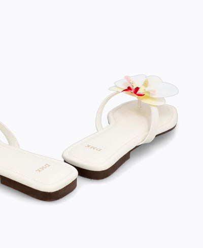 Poppy Flat Sandals - White